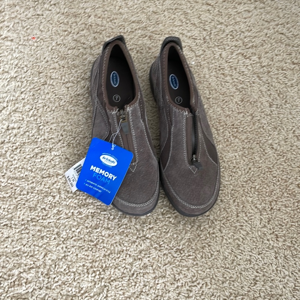 Dr scholls memory foam ladies walking shoe, never worn